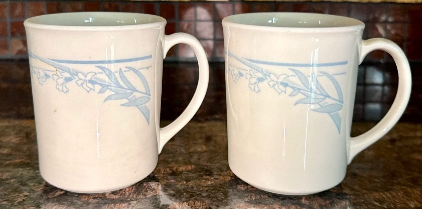 Vintage Corelle Blue Lily Dinnerware Set - 13 Pieces - photo 5