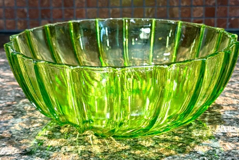Vintage Federal Glass Rhythm Green Limelight Serving Bowl - photo 2