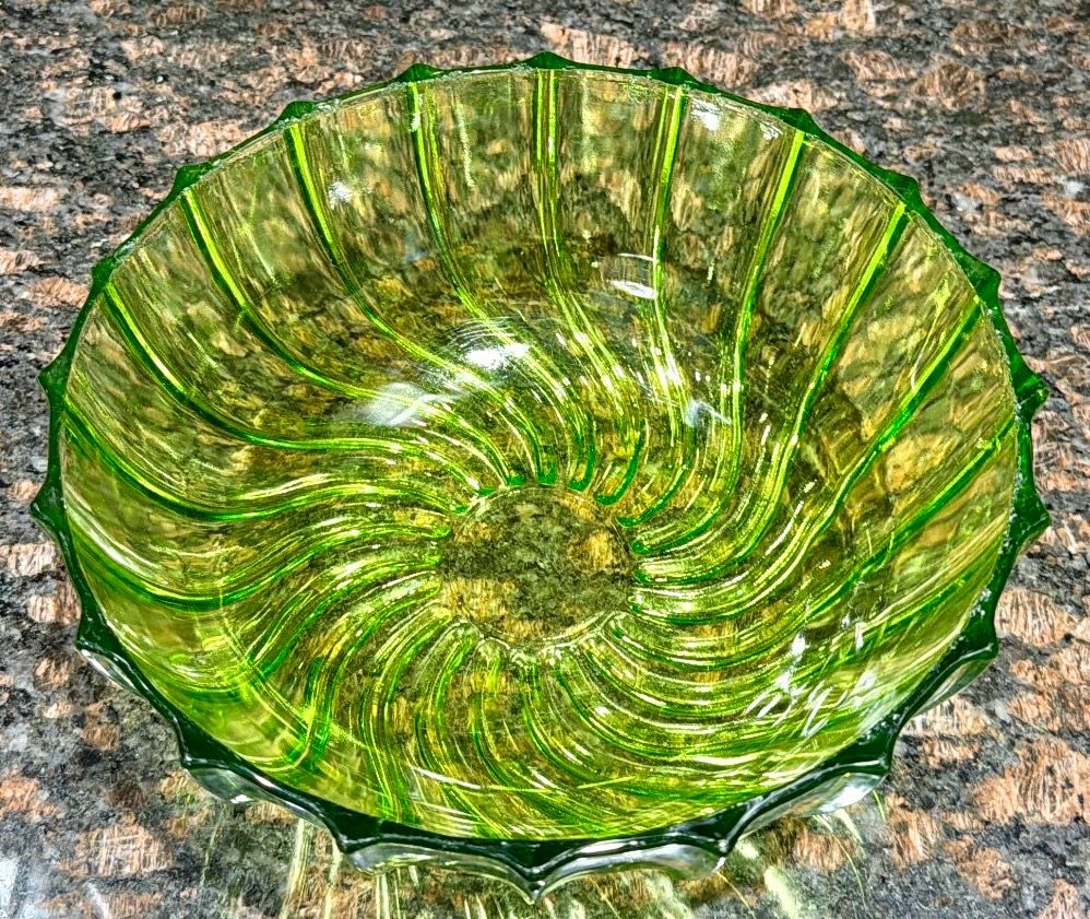 Vintage Federal Glass Rhythm Green Limelight Serving Bowl - photo 3