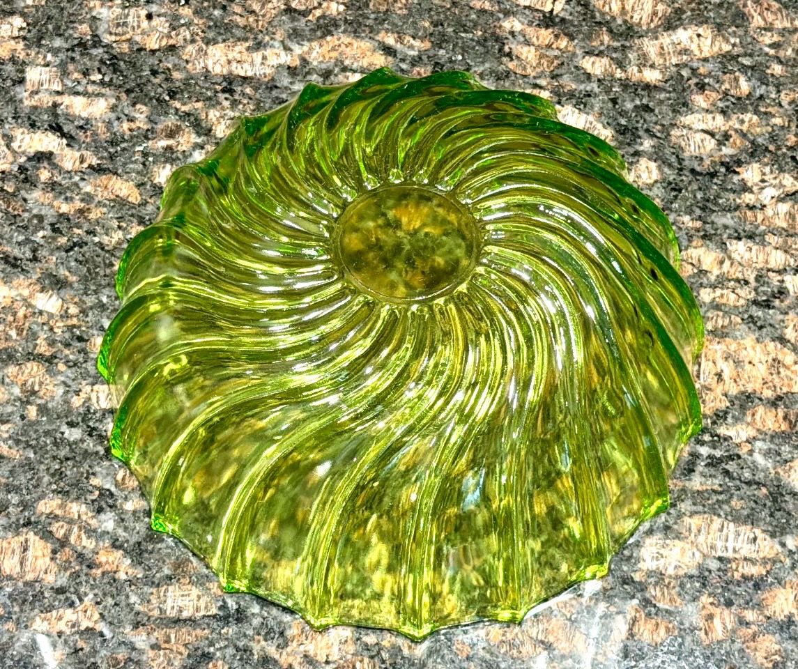 Vintage Federal Glass Rhythm Green Limelight Serving Bowl - photo 4