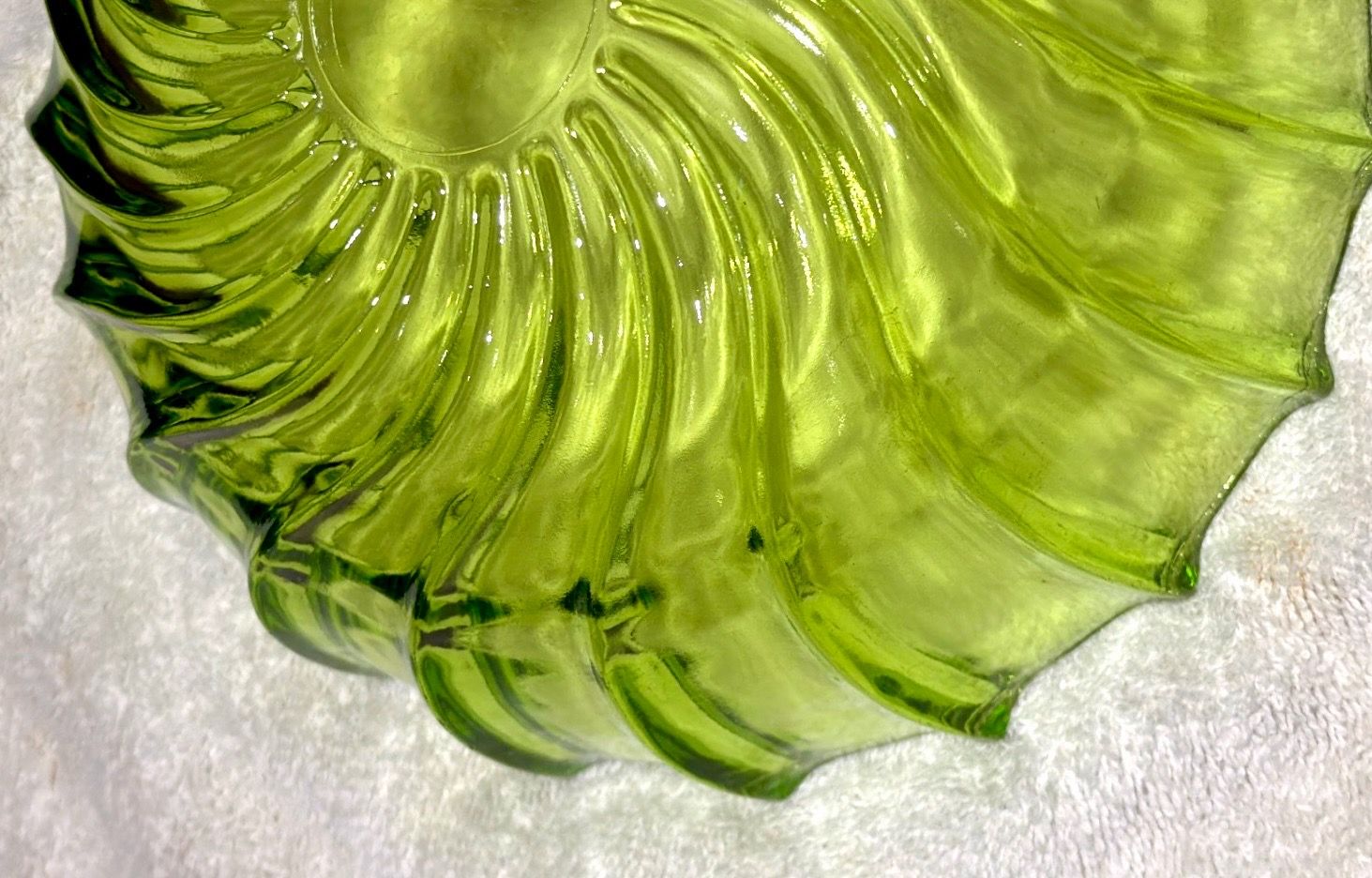 Vintage Federal Glass Rhythm Green Limelight Serving Bowl - photo 5