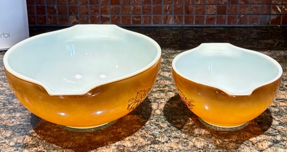 Vintage Pyrex Cinderella Old Orchard Mixing Bowls Set of 2 - photo 3
