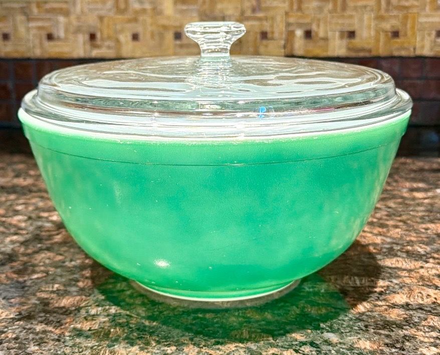 Pyrex Primary Green Nesting Bowl 2.5 Quart With Glass Lid