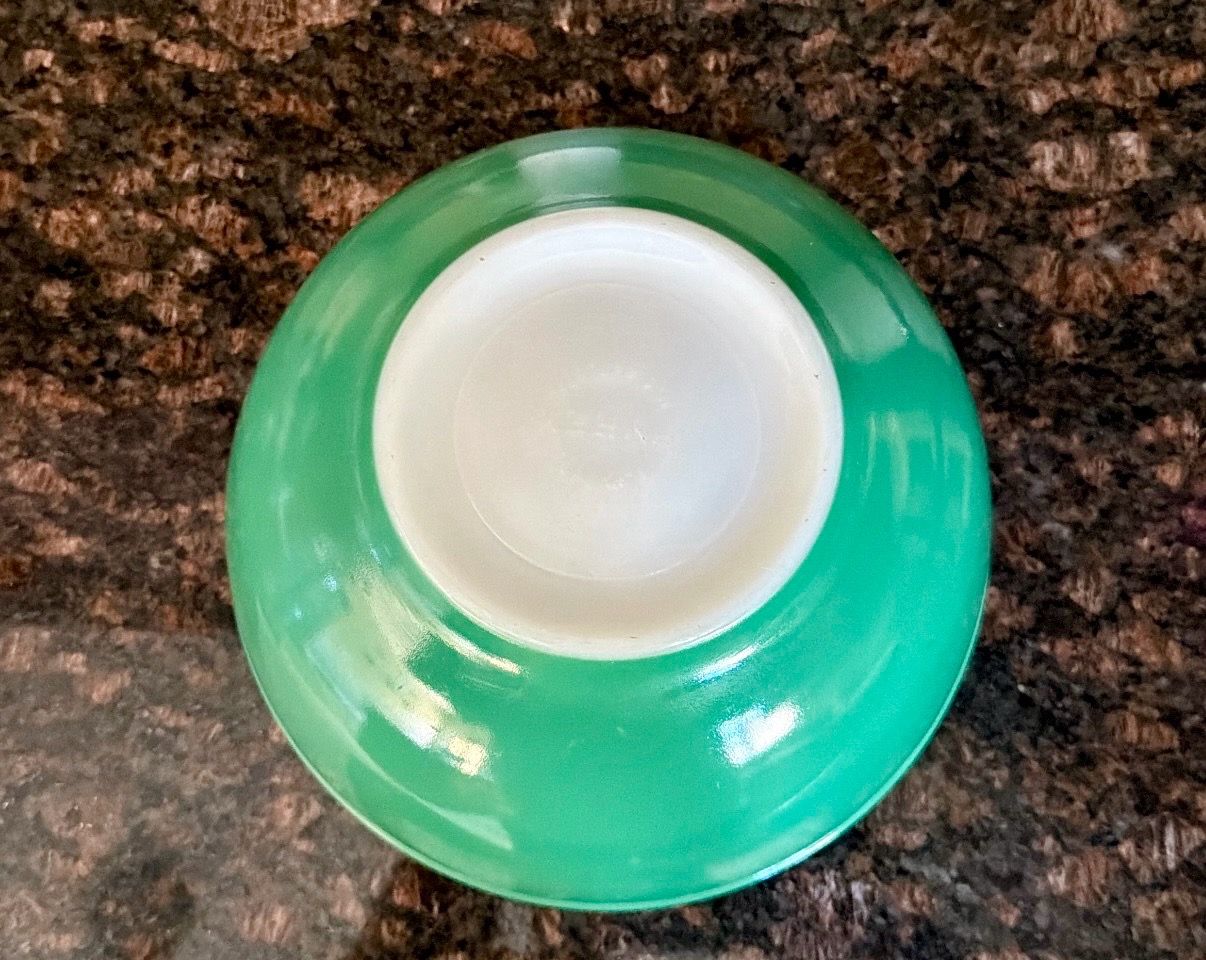 Vintage Pyrex Primary Green Mixing Bowl 2.5 Quart - photo 5