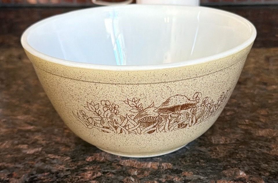 Pyrex mixing Bowl -Forest Fancies-#402. 1.5 Qt-Vintage 1980s