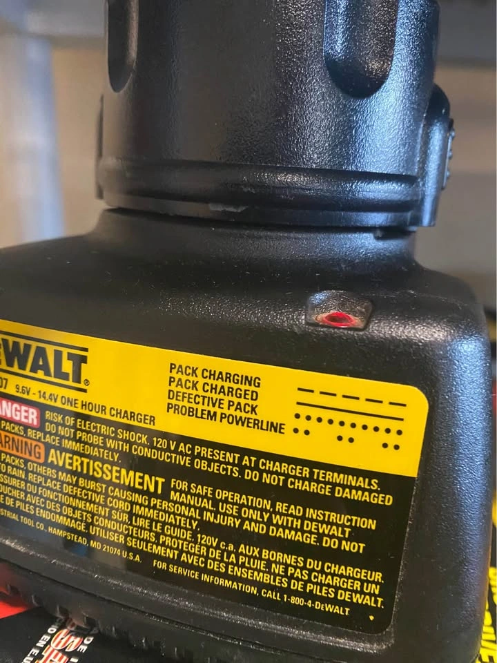 Dewalt Drill (W952) W/ 9.6V Batteries & Charger - photo 4