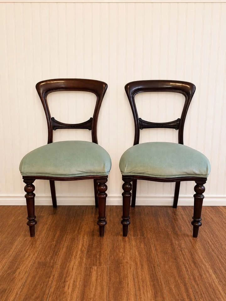 Victorian era chairs and side table - photo 5