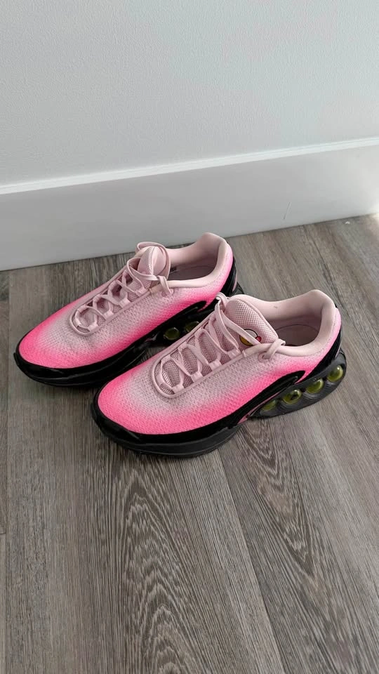 Sneakers size 6 LIKE NEW