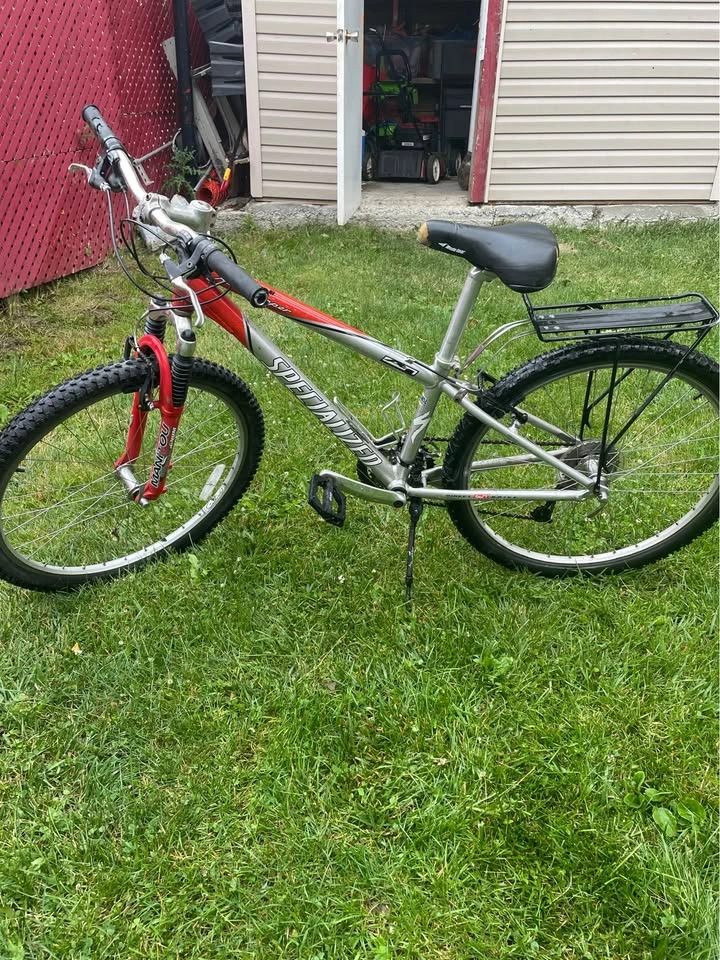 Specialized Rockhopper Mountain Bike – 26” Wheels, Front Suspens - photo 2