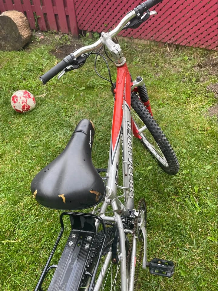 Specialized Rockhopper Mountain Bike – 26” Wheels, Front Suspens - photo 4