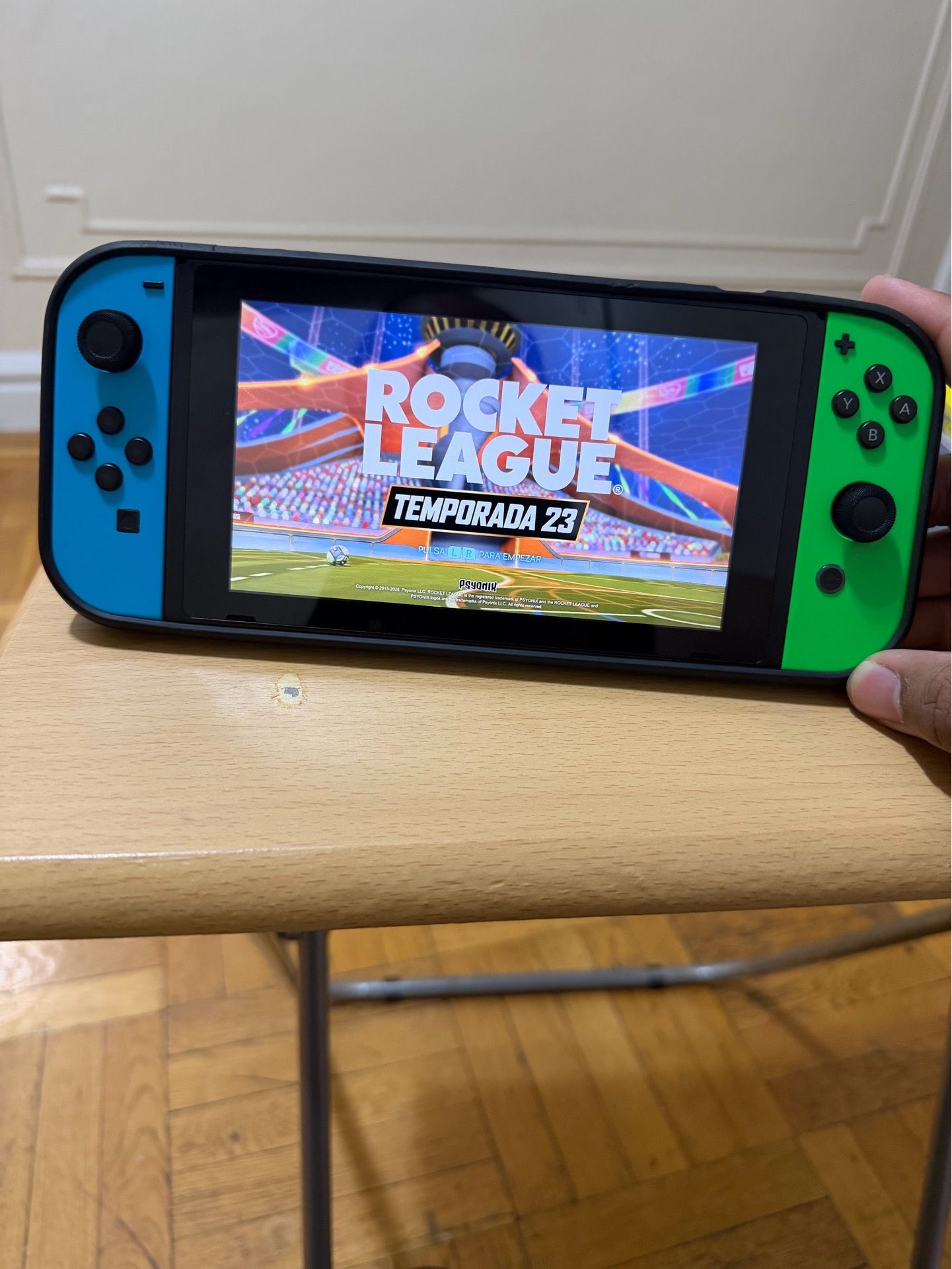 Nintendo Switch in good condition, fully functional, with 8 game - photo 4