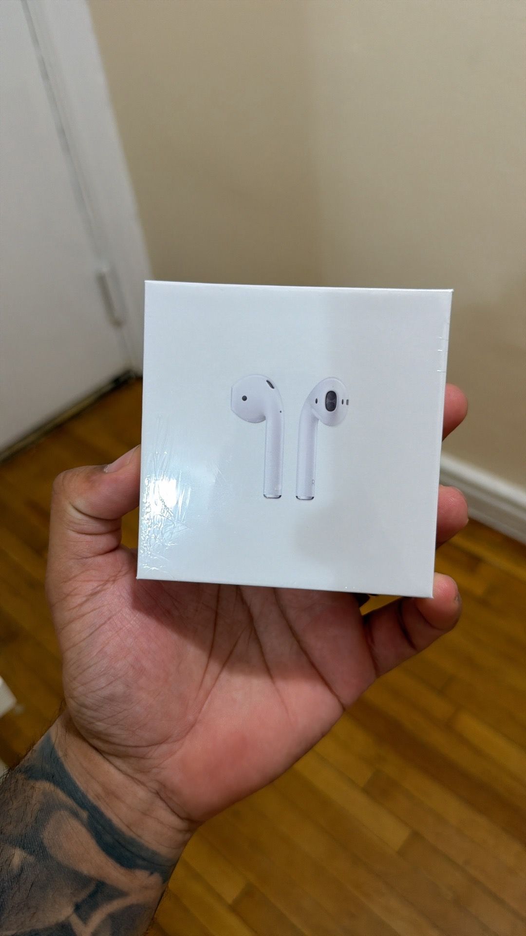 Apple AirPods 2nd Generation with Wireless Charging Case