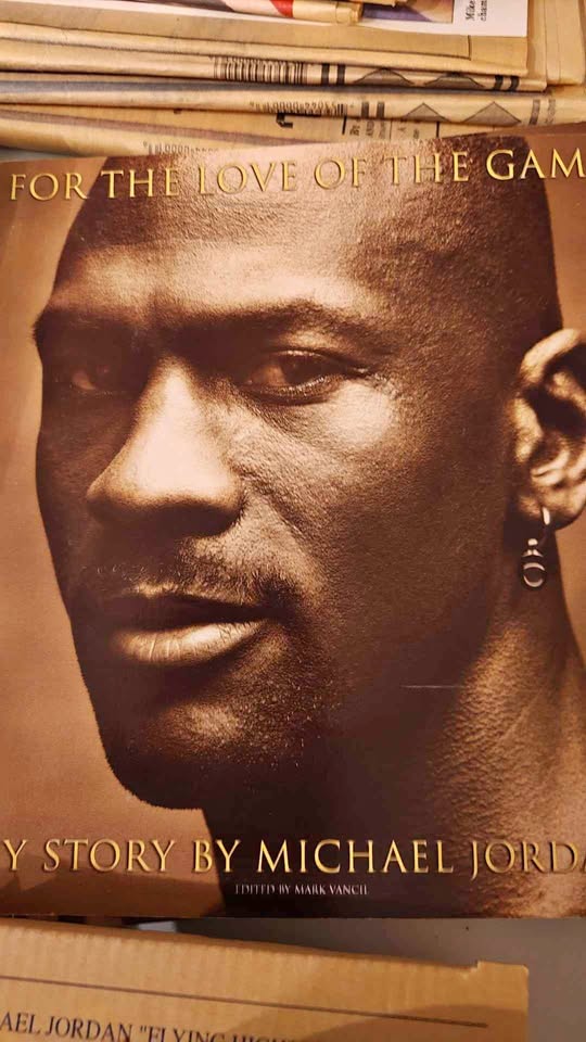 Michael Jordan book and 1991 flip book