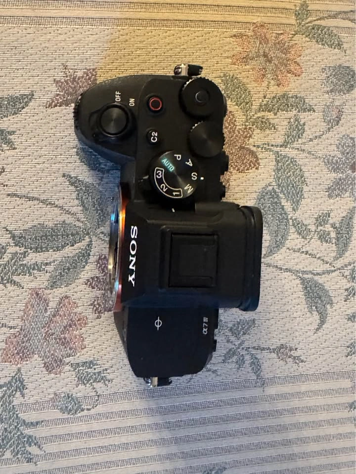 Sony Alpha 7 IV camera body 16715 shutter count - photo 2