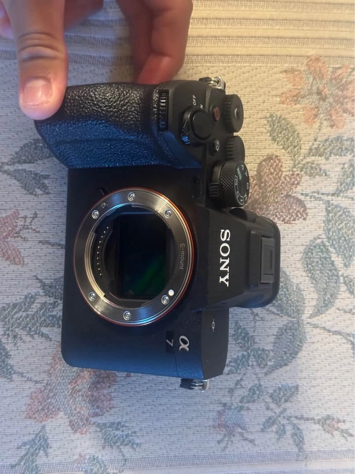 Sony Alpha 7 IV camera body 16715 shutter count - photo 5