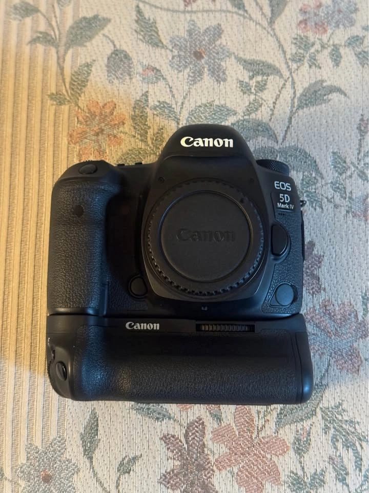 Canon EOS 5D Mark IV DSLR with BG-E20 Battery Grip - photo 3