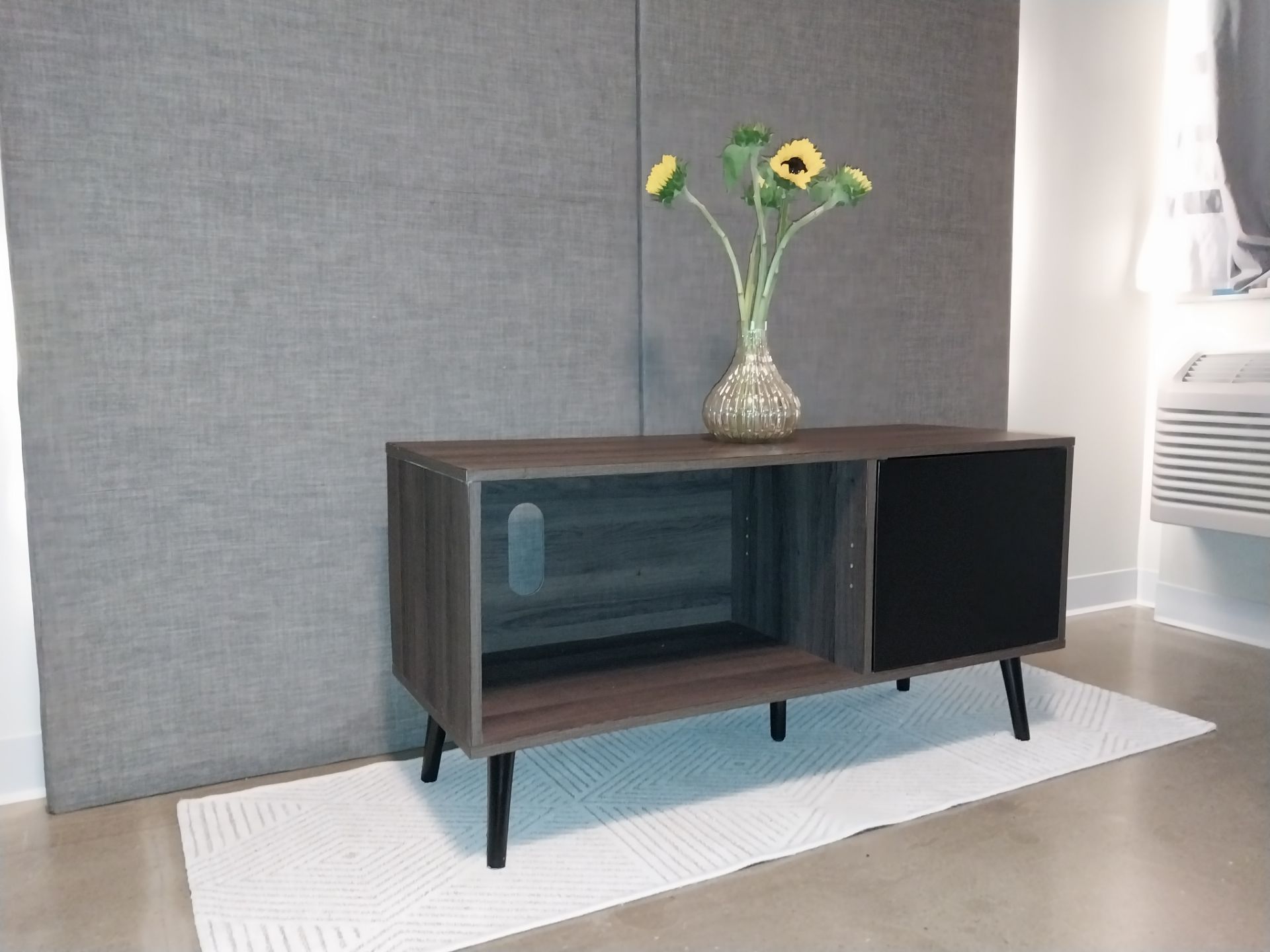 Modern Walnut TV Stand / Media Console – Excellent Condition - photo 4