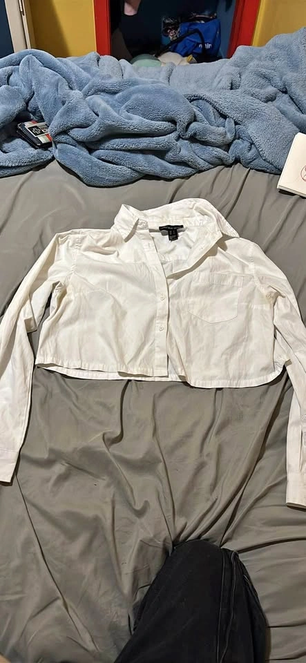 Women’s cropped button up (small)