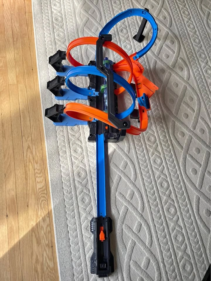 Hot Wheels Corkscrew Crash Set