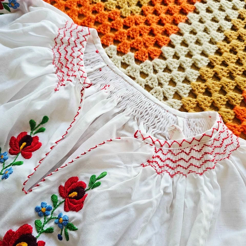 1970s Hungarian Embroidered Floral Hippie Boho Peasant Blouse - photo 3