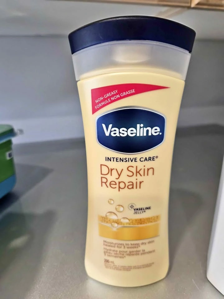 Vaseline dry skin repair unopened