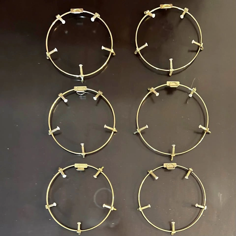 VAN HYGAN & SMYTHE 7" Brass Wall Plate Holder