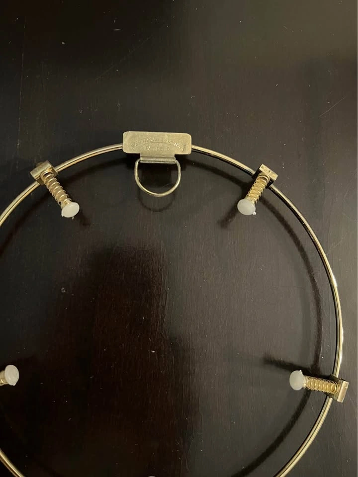 VAN HYGAN & SMYTHE 7" Brass Wall Plate Holder - photo 2
