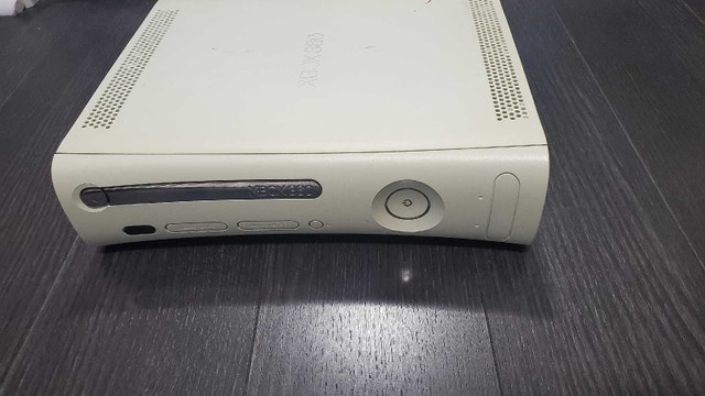 Xbox 360 White Console – Working – Includes Cables