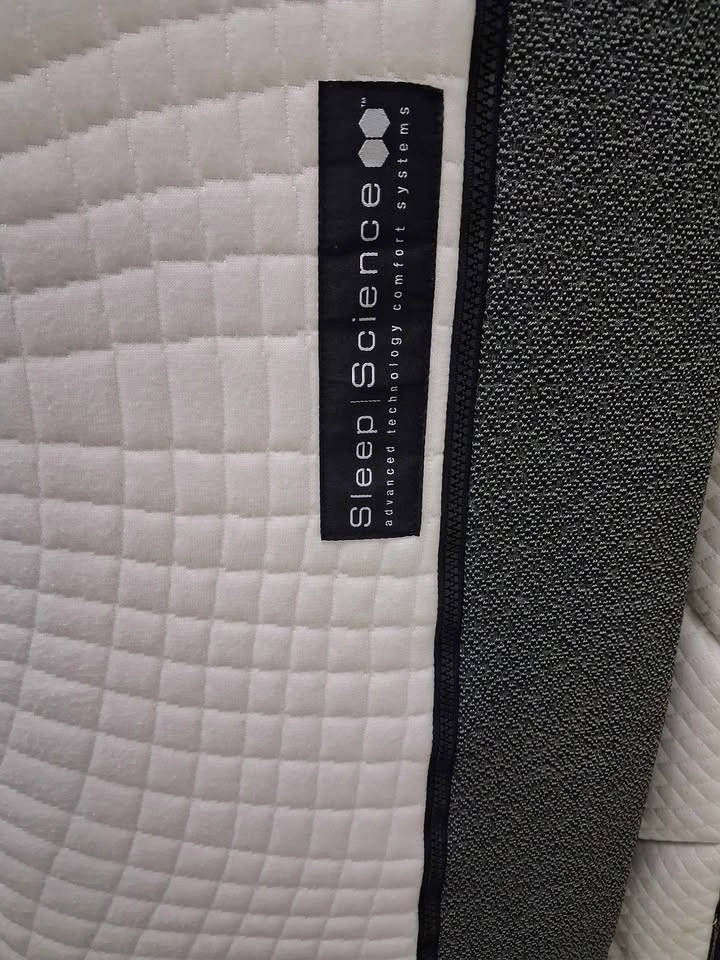 Queen size mattress - photo 2