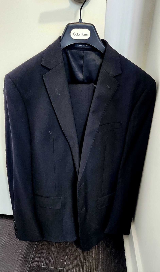 Men's Calvin Klein Black 2-Piece Suit – Excellent Condition