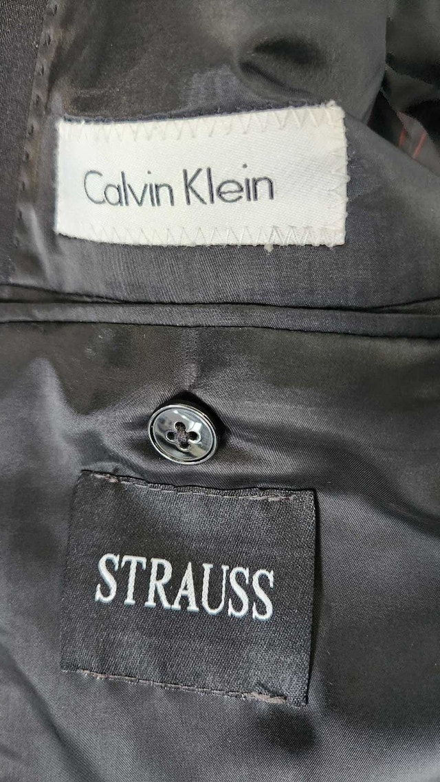 Men's Calvin Klein Black 2-Piece Suit – Excellent Condition - photo 4