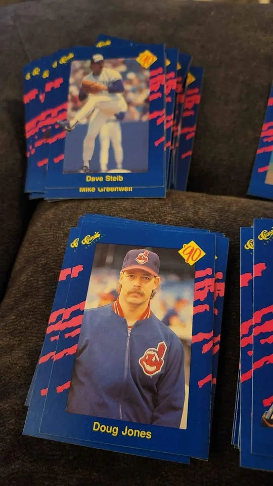 1990 Classic 150 baseball cards image indicator(6)
