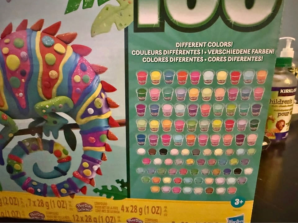 Play-Doh Set – 100 Modeling Dough Tubs – New