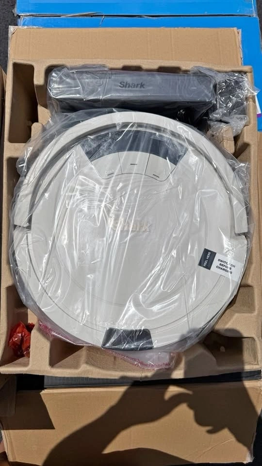 Shark ION Robot Vacuum AV752 – WiFi Connected – Brand New