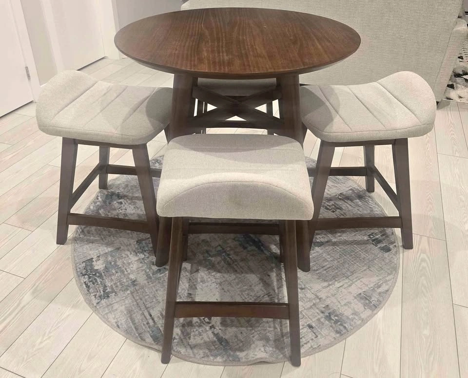 Dining table and 4 chairs