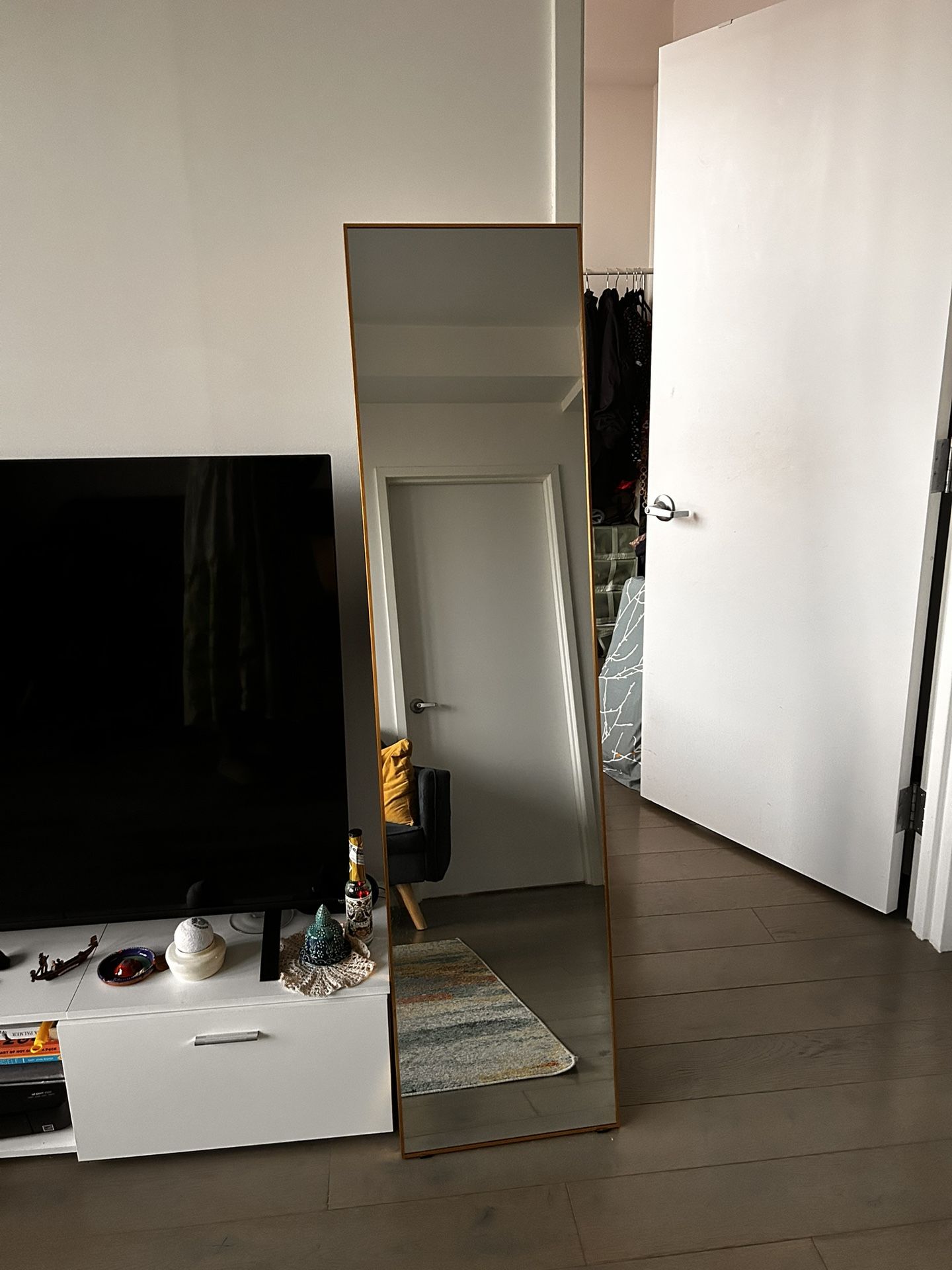 Full length floor mirror by LVSOMT