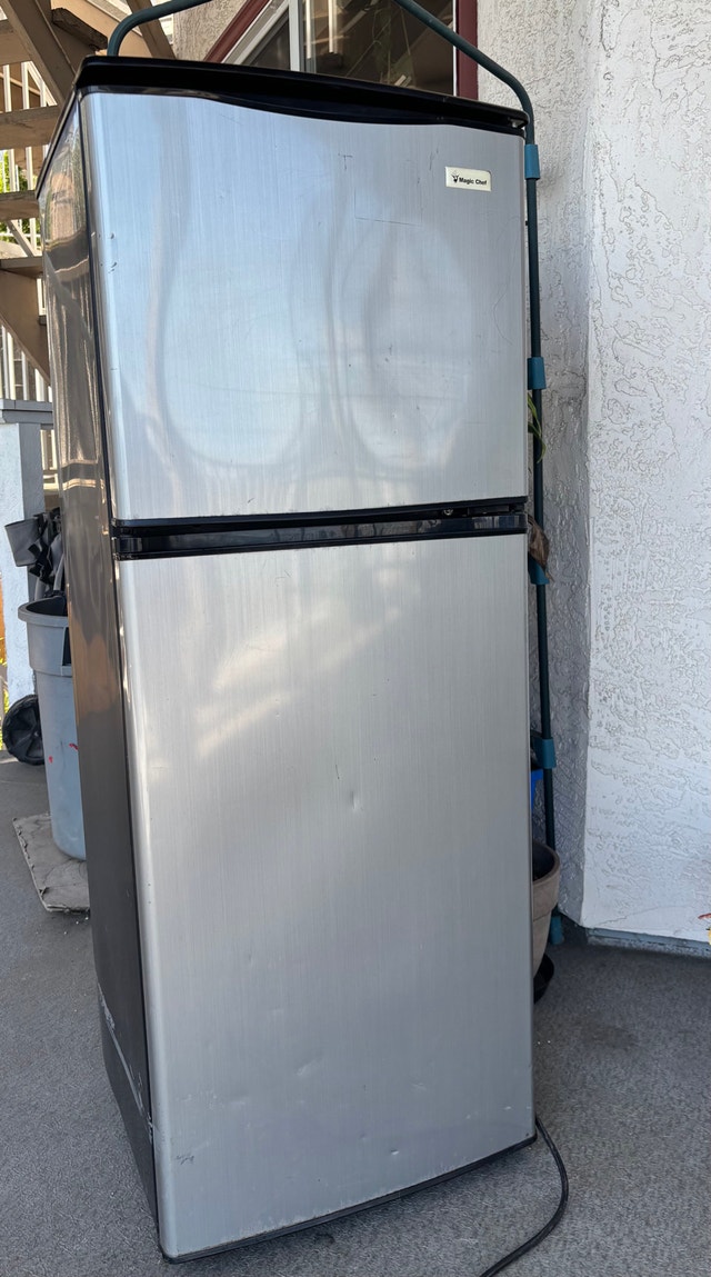 Magic Chef 4.1 Cu. Ft. Mini Fridge with Freezer – Works Great