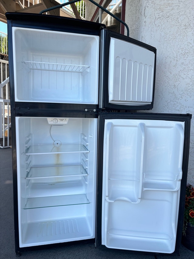 Magic Chef 4.1 Cu. Ft. Mini Fridge with Freezer – Works Great - photo 2