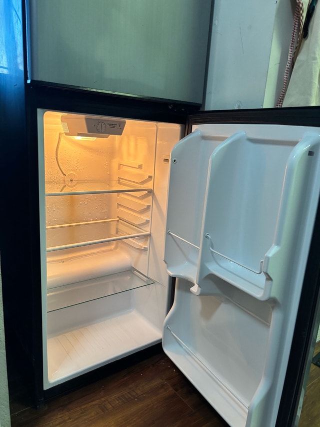Magic Chef 4.1 Cu. Ft. Mini Fridge with Freezer – Works Great - photo 3
