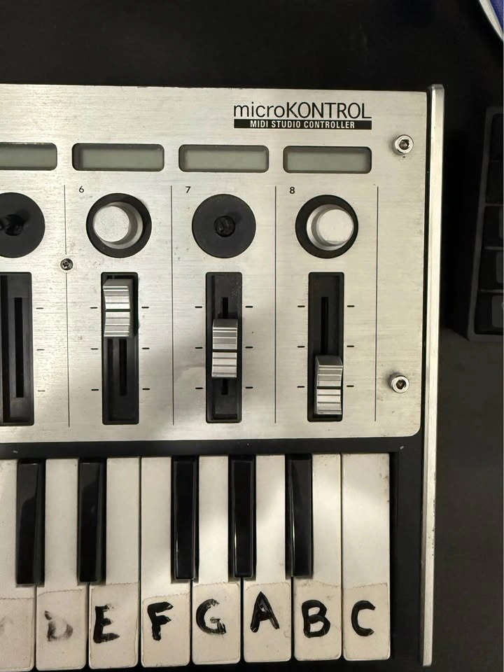 Korg microKontrol - photo 2