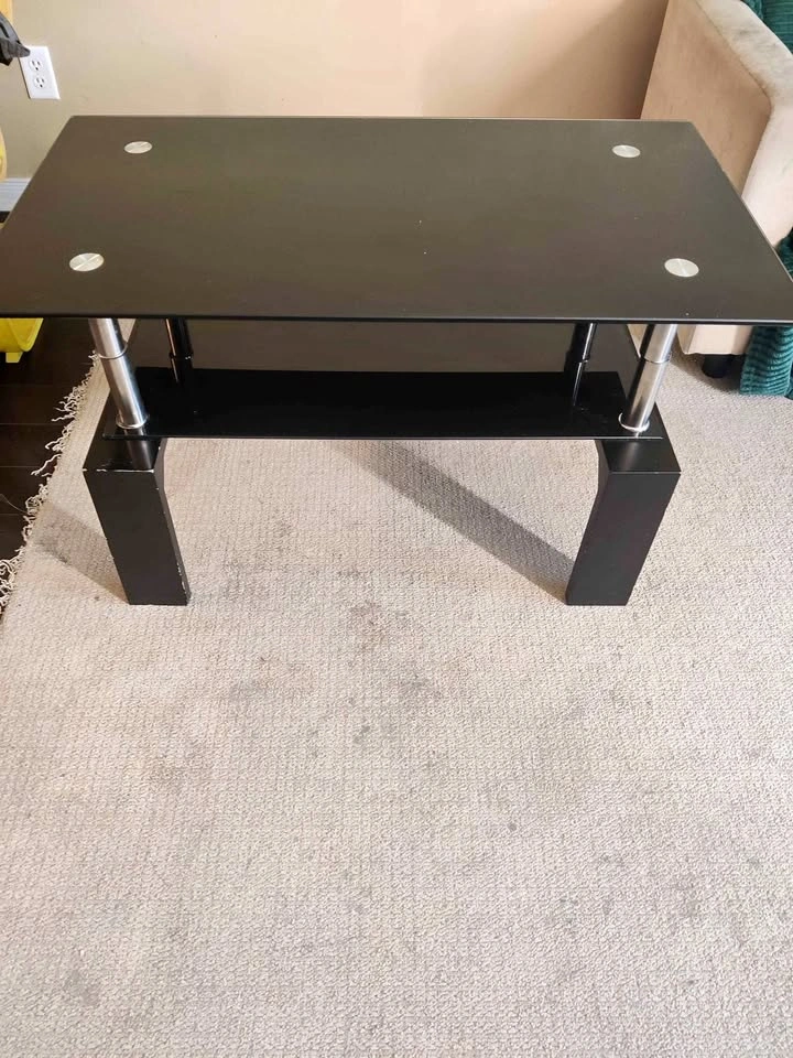 Used in good condition 2 tier glass top table for living room