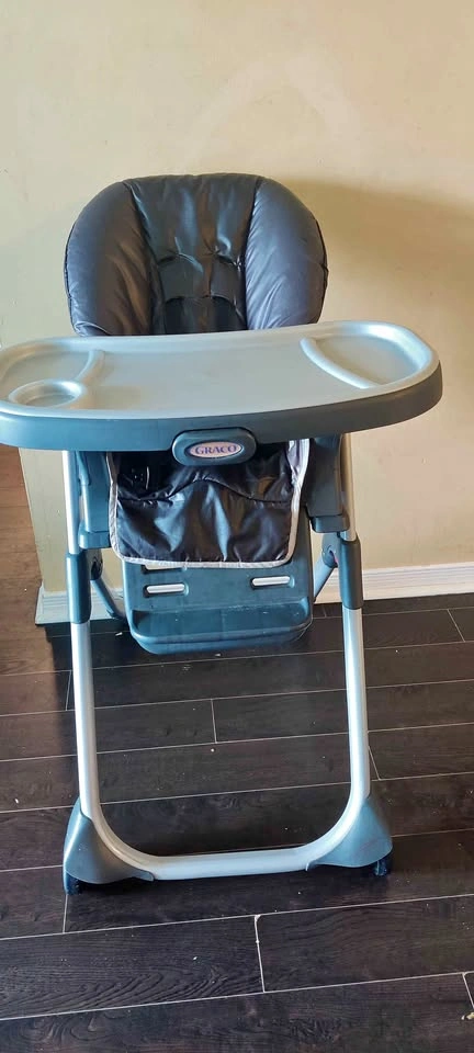 Used good condition Graco baby high chair (firm price)