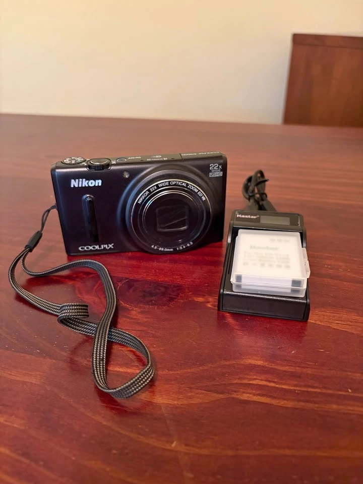 Nikon Coolpix S9600 Digital Camera w/ Battery & Charger