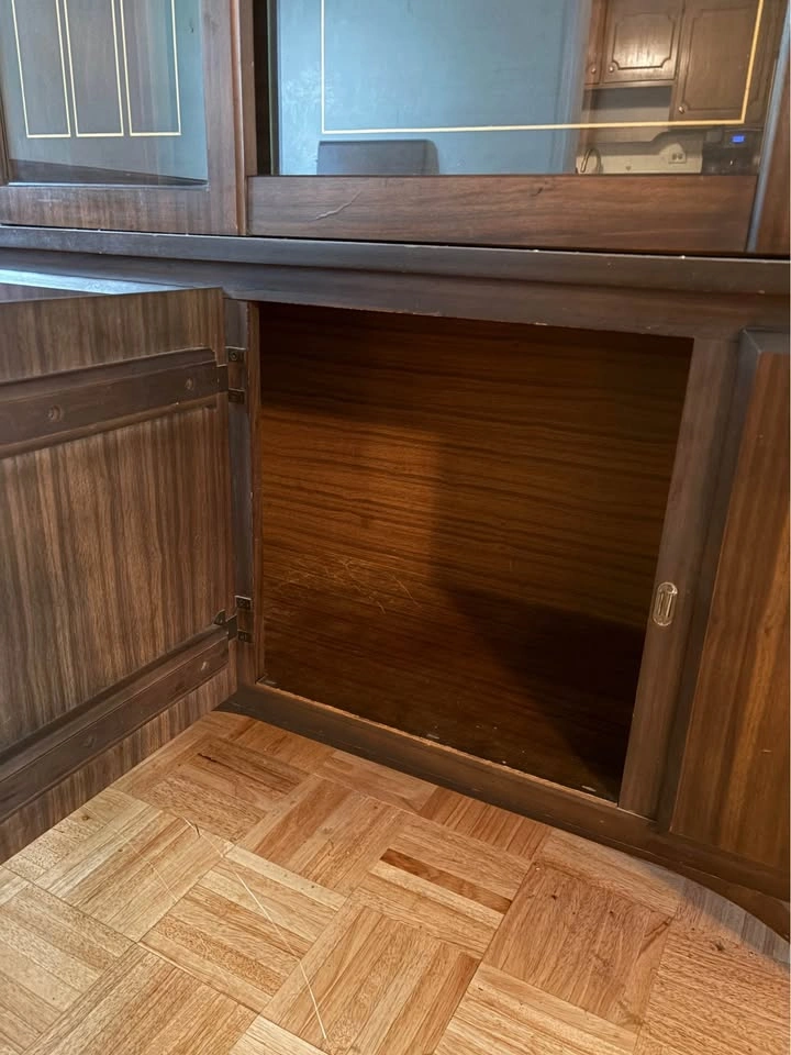 Vintage MCM Walnut China Cabinet - photo 4