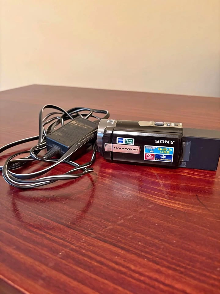 Sony Handycam DCR-SX45 Camcorder w/ Charger