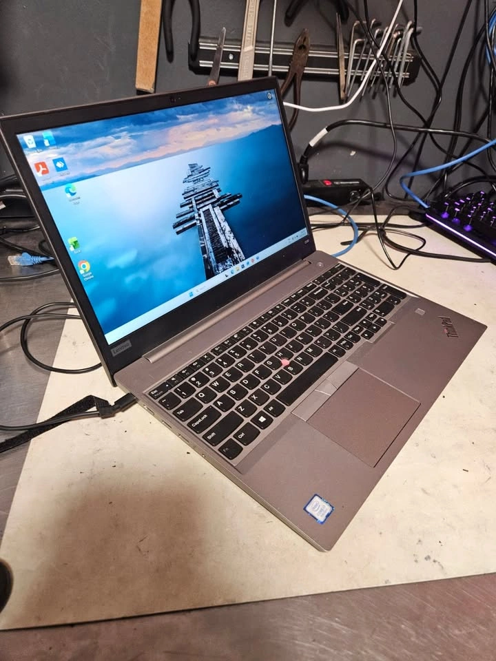 Lenovo ThinkPad E580 — Core i7 8th Gen / 16GB RAM / 1TB SSD - photo 2