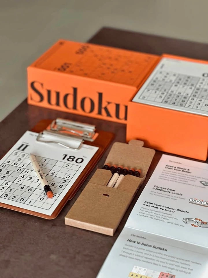 The Sudoku: 500 Puzzles with Clipboard and Pencils