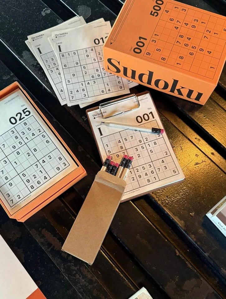 The Sudoku: 500 Puzzles with Clipboard and Pencils - photo 3