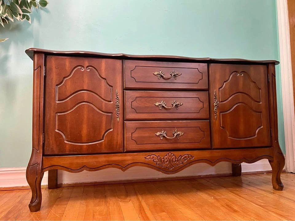 FREE DELIVERY: Long Hutch $220 (HRM)