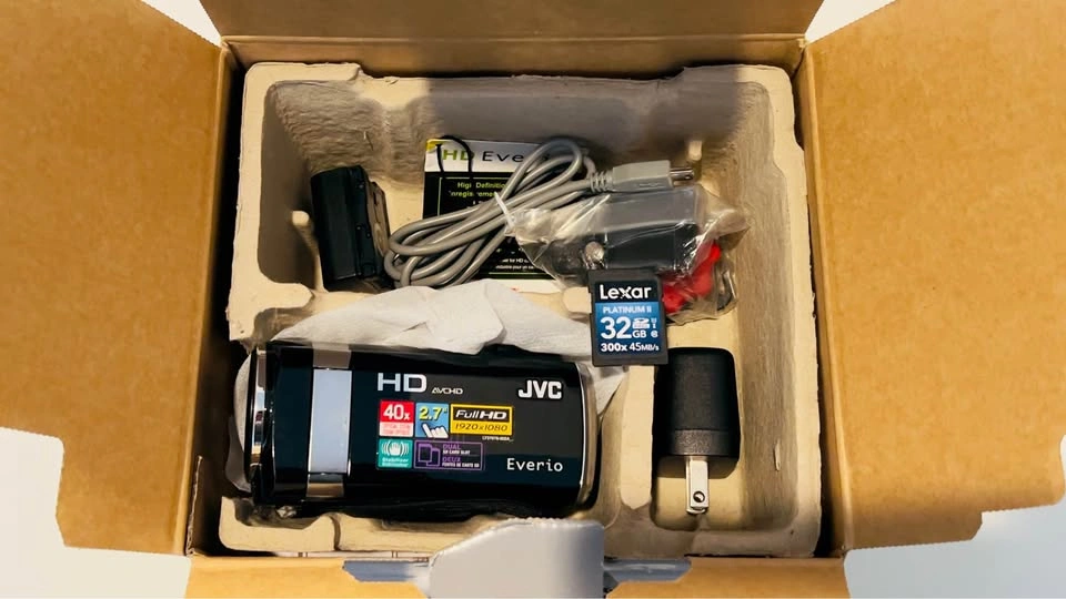 JVC HD Everio Camcorder - photo 2